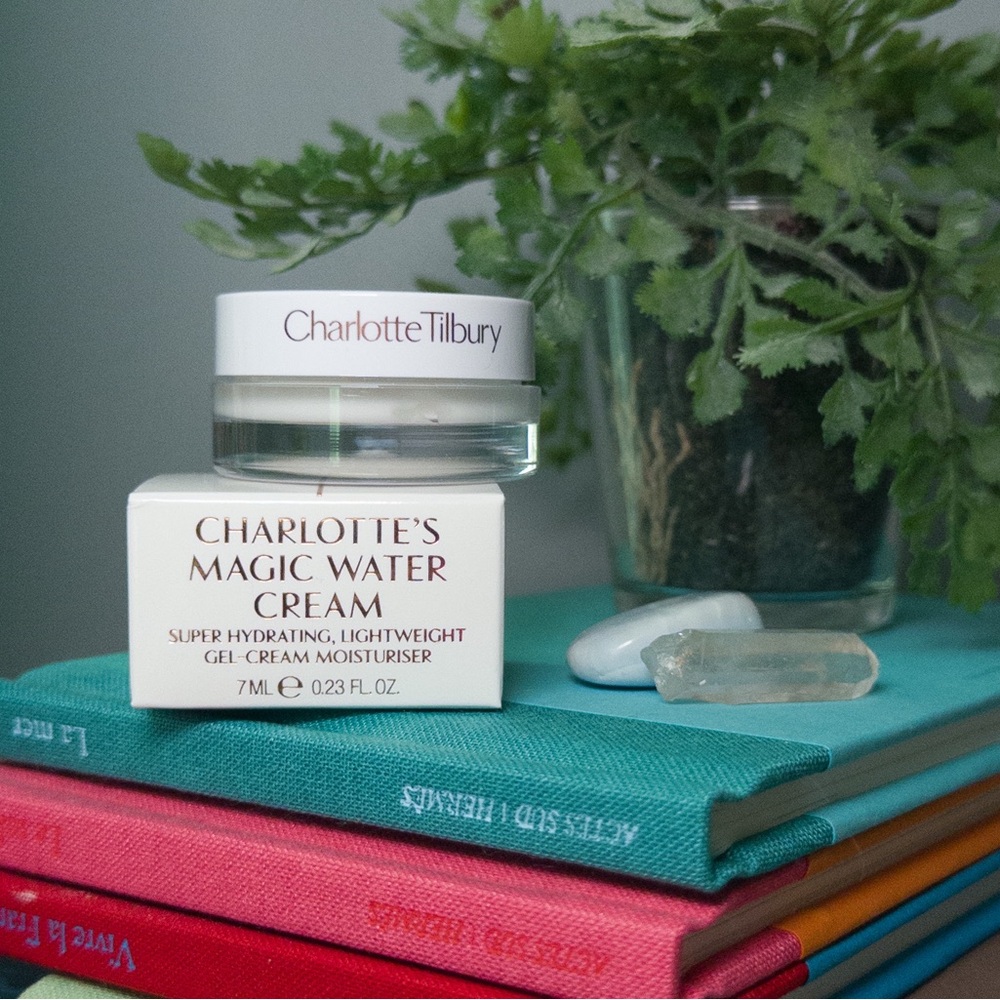 🧿Charlotte Tillbury Magic Water Cream Gel
Moisturizer with Niacinamide